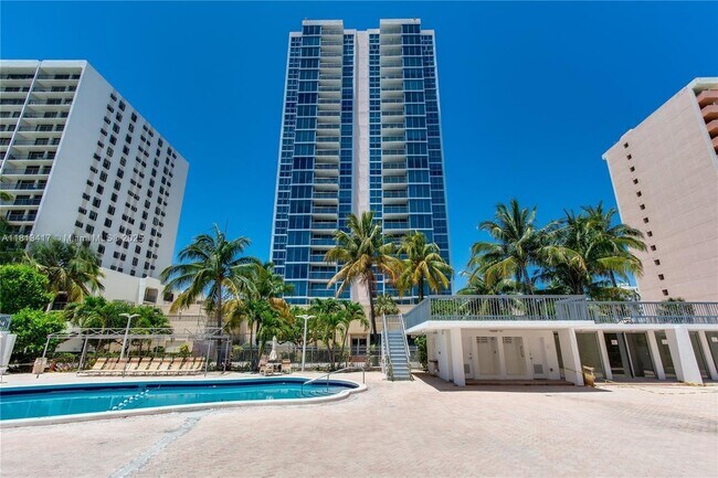 Building Photo - 2655 Collins Ave