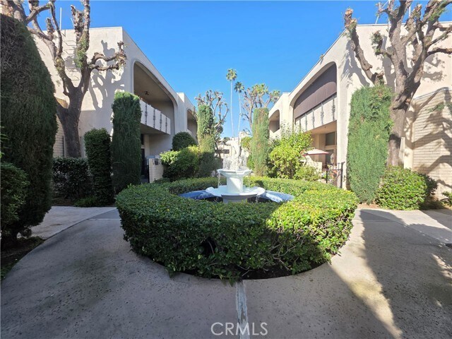 Building Photo - 5256 Lindley Ave