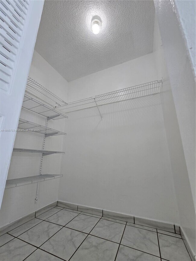 Building Photo - 7440 Harding Ave