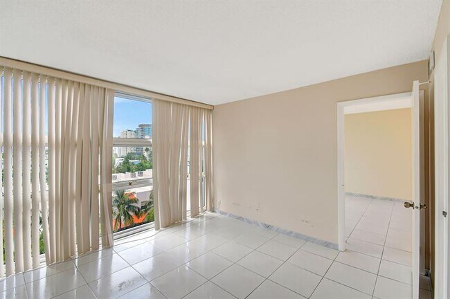 Building Photo - 531 N Ocean Blvd