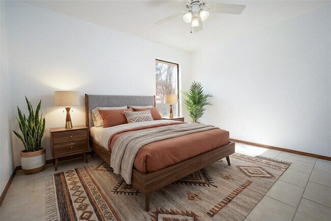 Building Photo - 2400 Northwood Ln