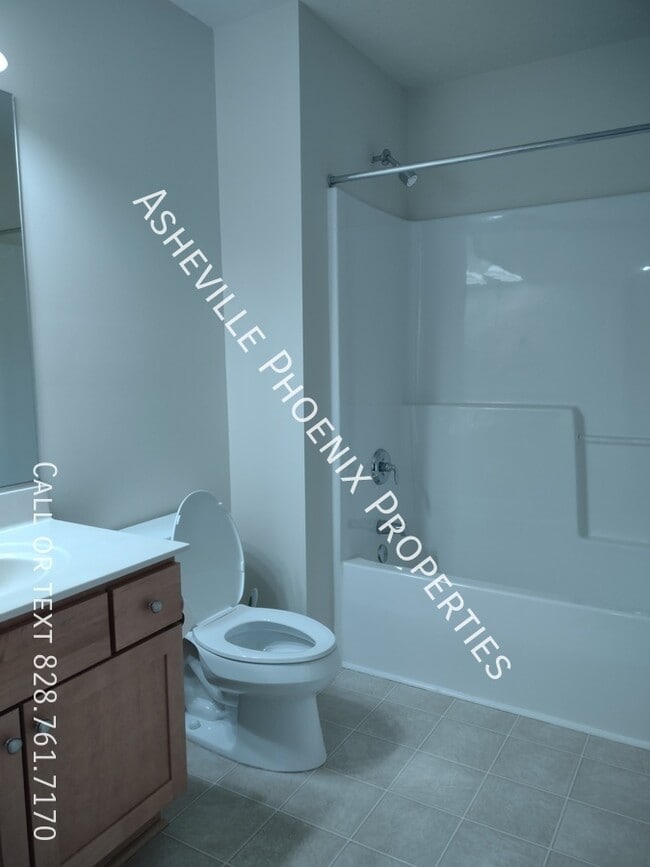 Building Photo - 120 Little Fox Ln