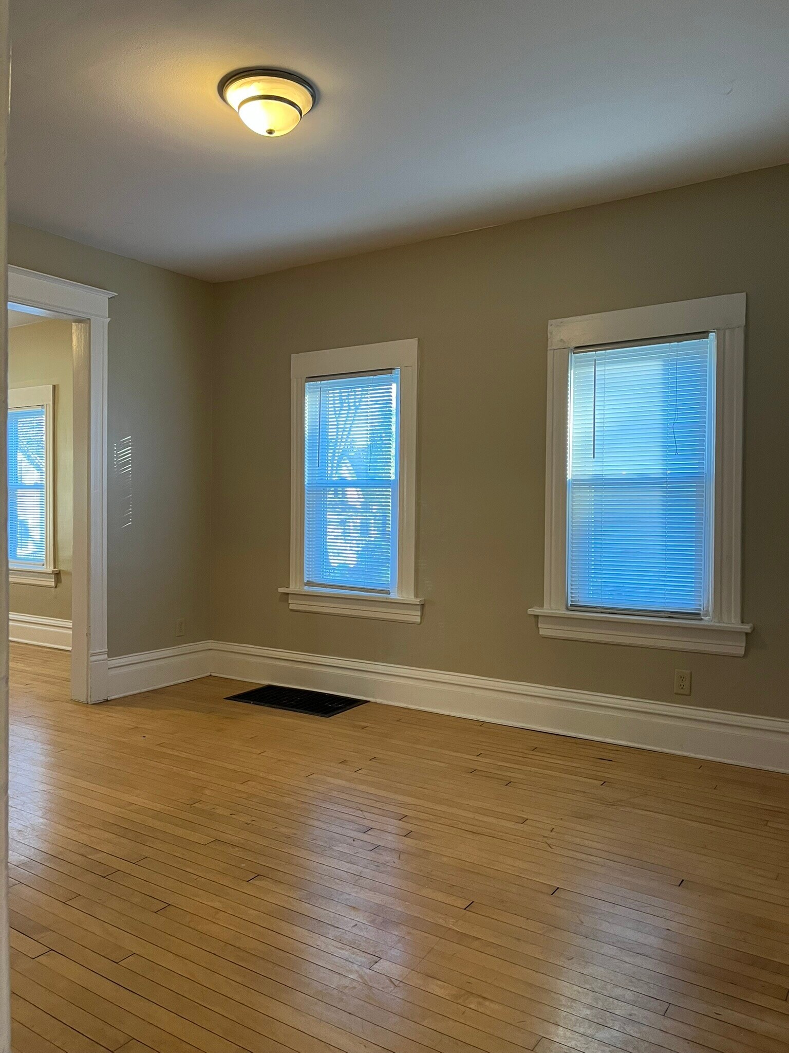 Building Photo - 2139 S Aldrich St