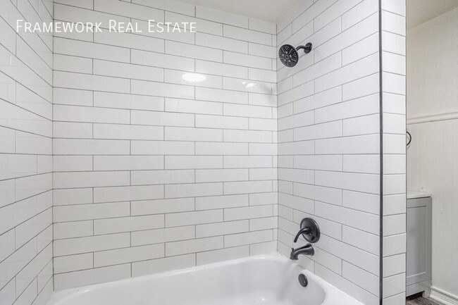 Building Photo - 1685 Reed St