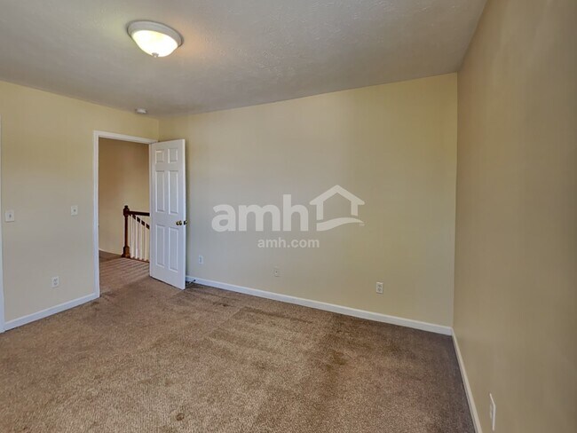 Building Photo - 427 Parrish Hill