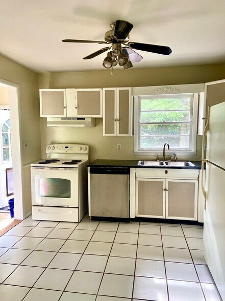 Building Photo - 4041 Crosshaven Dr