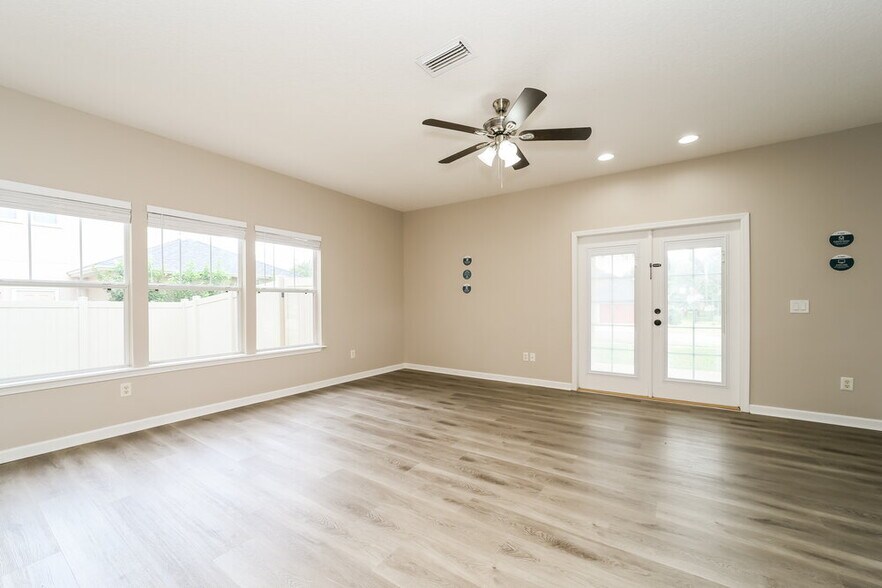 Building Photo - 375 Summercove Cir