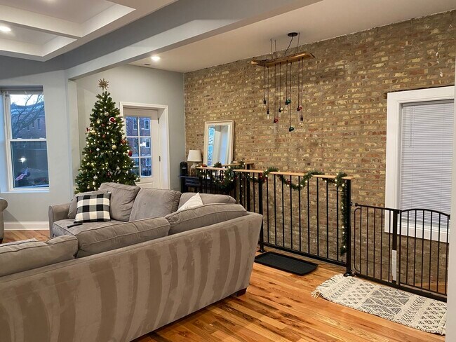 Building Photo - 5906 W Midway Park