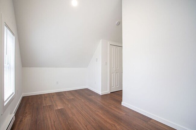 Building Photo - 42 E School St