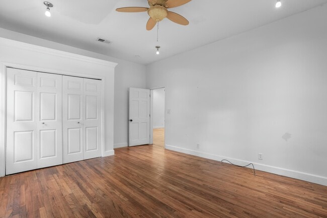 Building Photo - 126 McHenry Rd