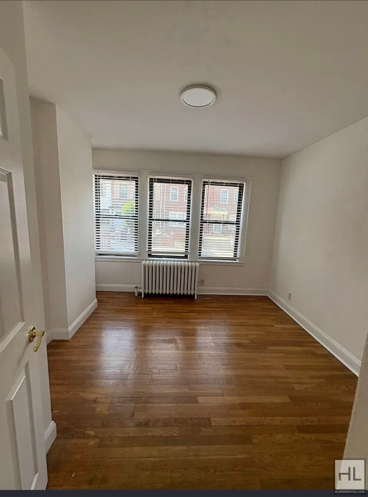 Building Photo - 32 STREET