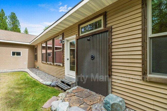 Building Photo - 2530 E Edgewood Dr