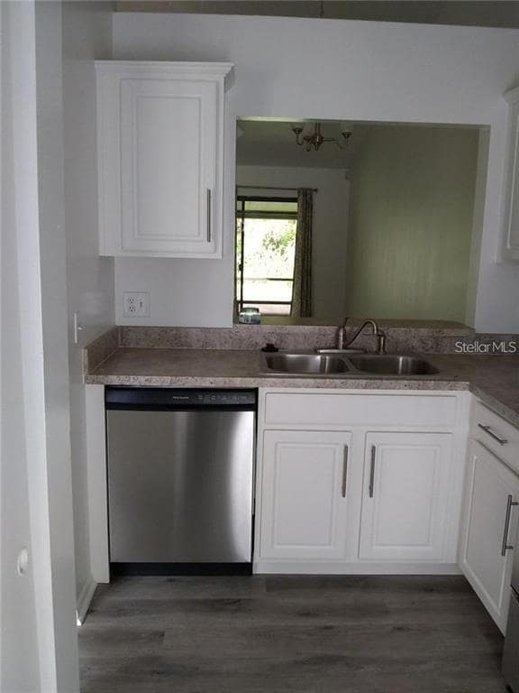 Building Photo - 227 Creekside Way