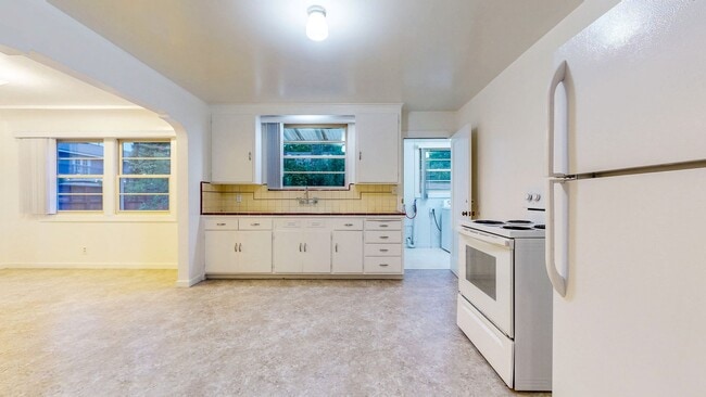 Building Photo - PURE Property Management -  Charming 2BR/1...