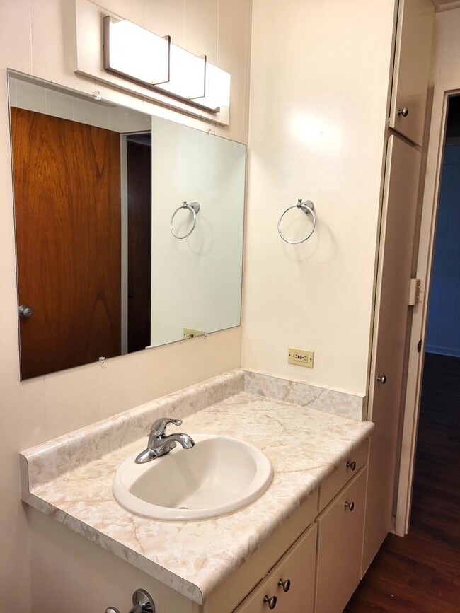 Building Photo - L658ach