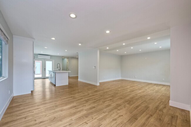 Building Photo - 348 La Mesa Ave