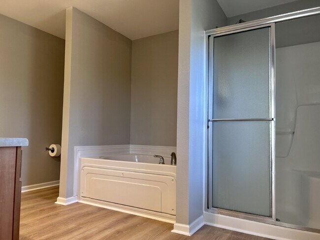 Building Photo - Coming soon!!! $500 off 1st month with 15 month lease!!! Magnificent 3 Bedroom in Madison