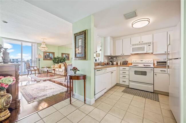 Building Photo - 1250 S Miami Ave