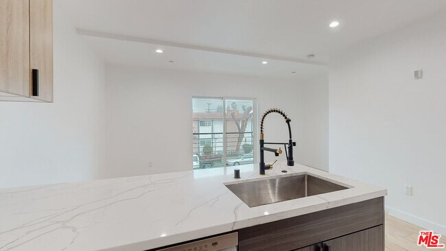 Building Photo - 6807 Gloria Ave