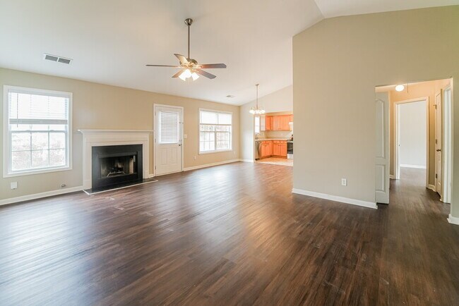 Building Photo - 4809 Camelot Dr