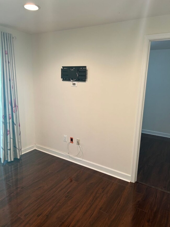 Building Photo - Potomac Chase Townhouse For Lease