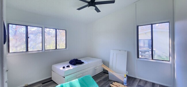 Building Photo - Finleyville 3 Bedroom 1.5 Bath Single Family Ranch Home