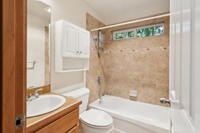 Building Photo - 2 bedroom in Seattle WA 98122