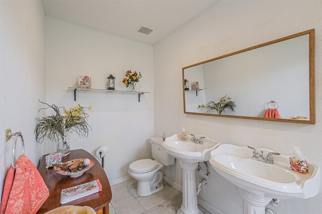 Building Photo - 2601 Briarhurst Dr