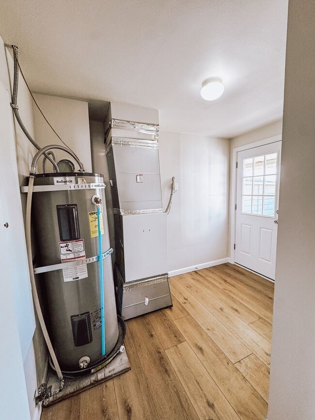 Building Photo - Newer Remodeled 2 Bed, 1.5 Bath – Private & Tucked Away Gem