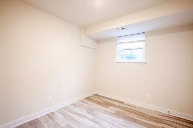 Building Photo - 1000 Monticello Rd