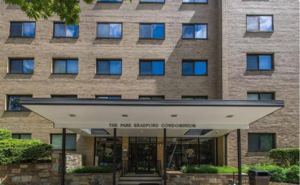 Building - 8601 Manchester Rd