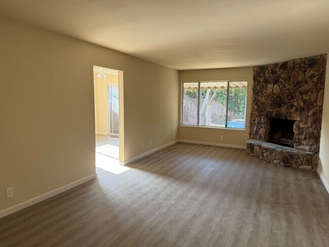 Building Photo - Kent/Pal