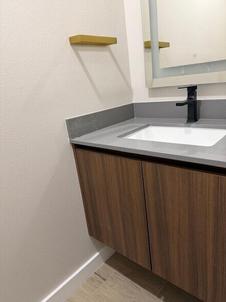 Building Photo - 2202 Corales St