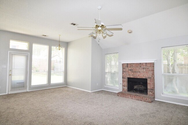 Building Photo - VIEW NOW/COMING SOON - Charming Cul-de-Sac Home in Rockwall with Flexible Floorplan & Spacious Ba...