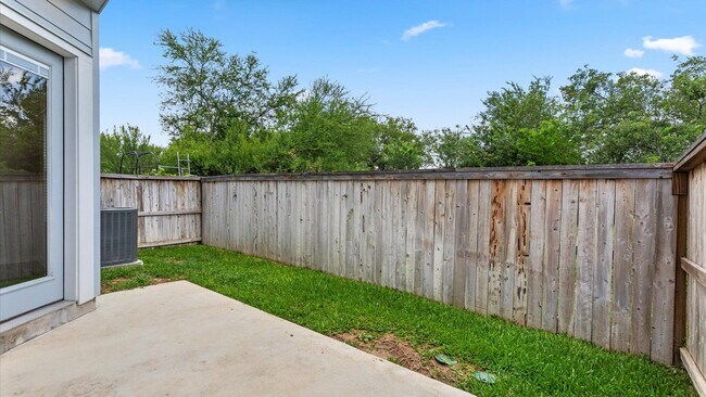 Building Photo - Modern Living in the Heart of San Antonio's Medical Center Area!