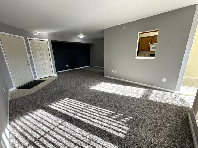 Building Photo - COMING SOON! Top Floor Condo in Hampstead