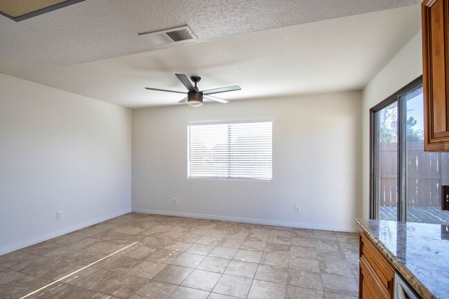 Building Photo - 3 bedroom 2 baths Murrieta