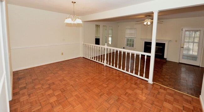 Building Photo - Nice townhouse in Little Neck!