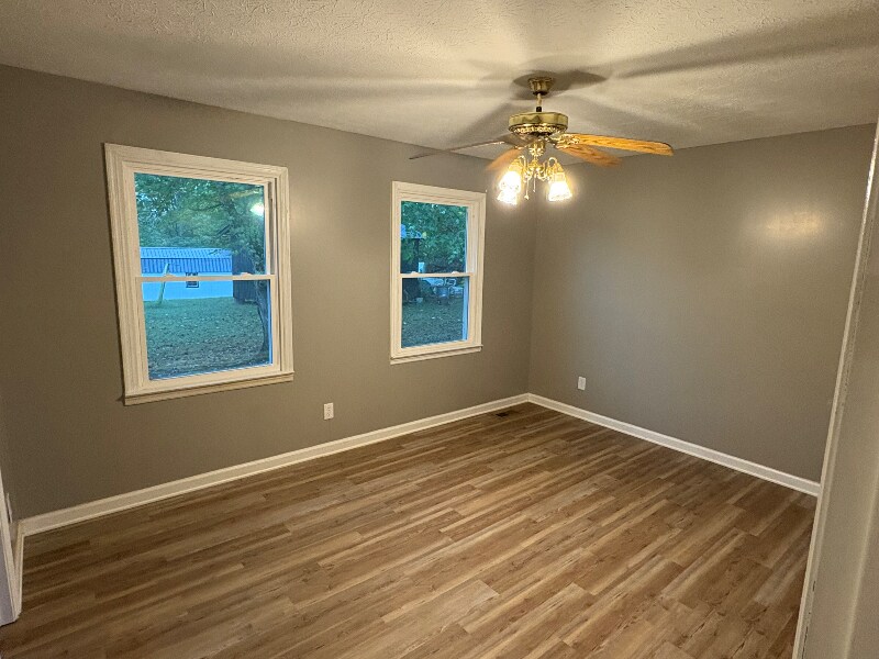 Building Photo - 2421 Ky-2003