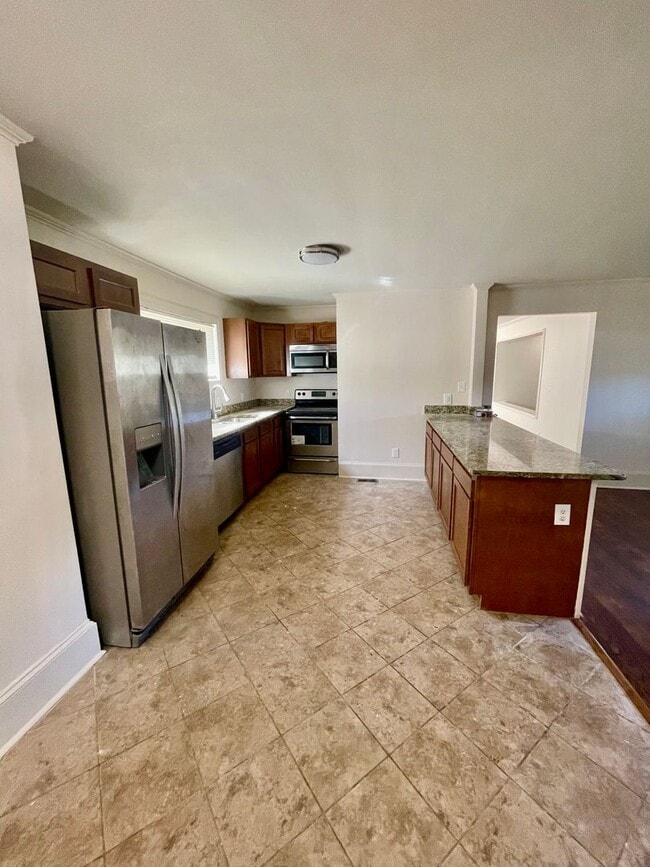 Building Photo - Ranch Style 3 Bedroom 2 Bath and 2 car gar...