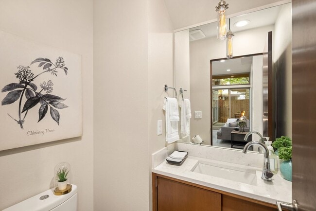 Building Photo - 3bd/3ba Seattle Townhome