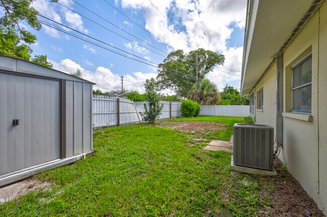 Building Photo - 1456 Jasmine Way