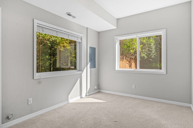 Building Photo - Luxury 4 bed 4 bath home in Lakemont, Bellevue