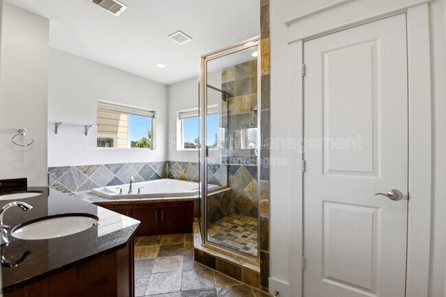 Building Photo - 1512 Crockett St