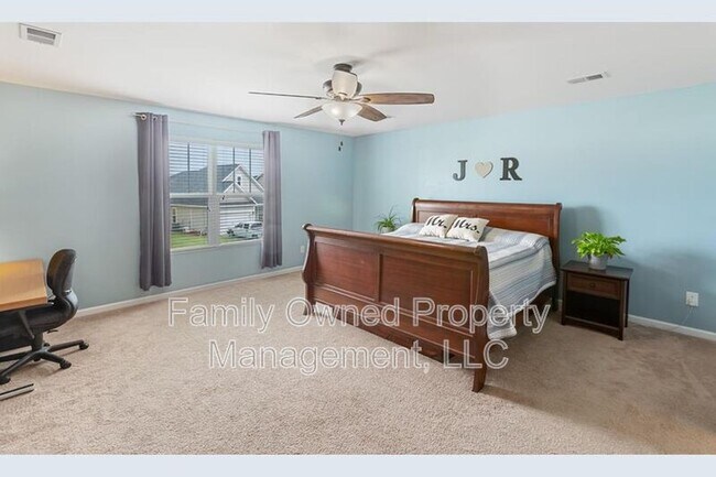 Building Photo - 159 Meadow Wood Rd