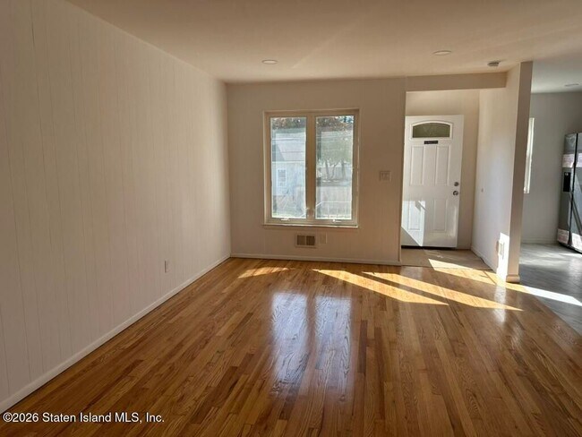 Building Photo - 221 Midland Ave