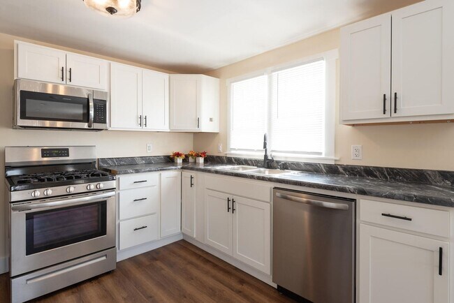 Building Photo - Single Family 3 bedroom / 2 bath house