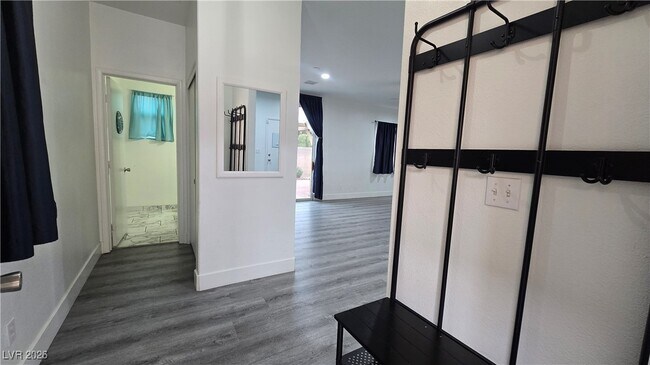 Building Photo - 5205 El Castano Ave