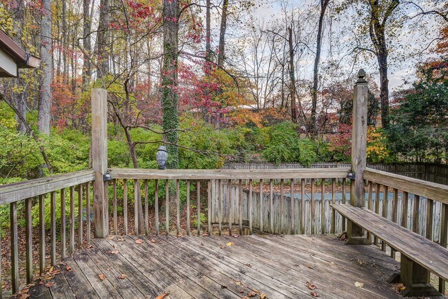 Building Photo - Large home in a beautiful setting close to...