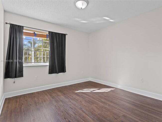 Building Photo - 5153 NW 113th Ave